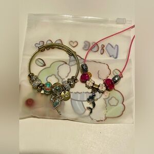 Bracelet and necklace gift set (New with bag)